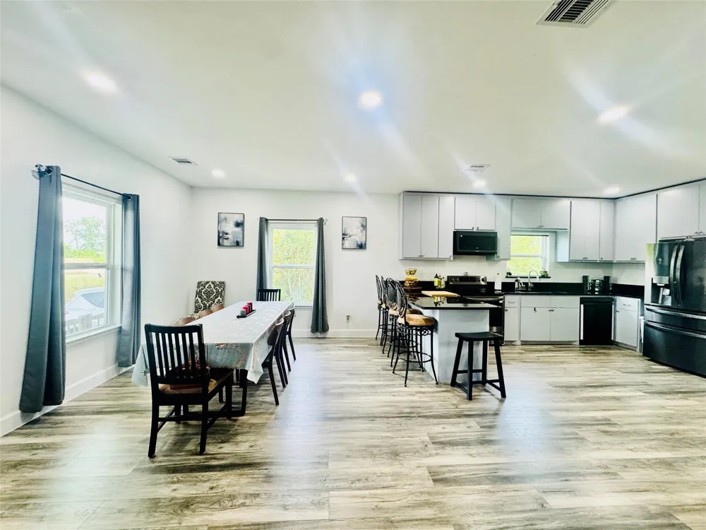 1728 County Road 5830 Cleveland, TX 77327
