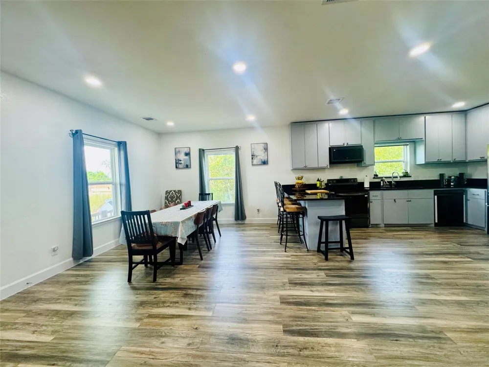 1728 County Road 5830 Cleveland, TX 77327