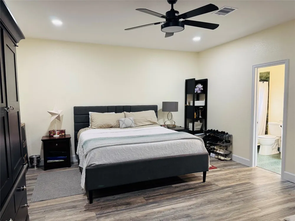 1728 County Road 5830 Cleveland, TX 77327