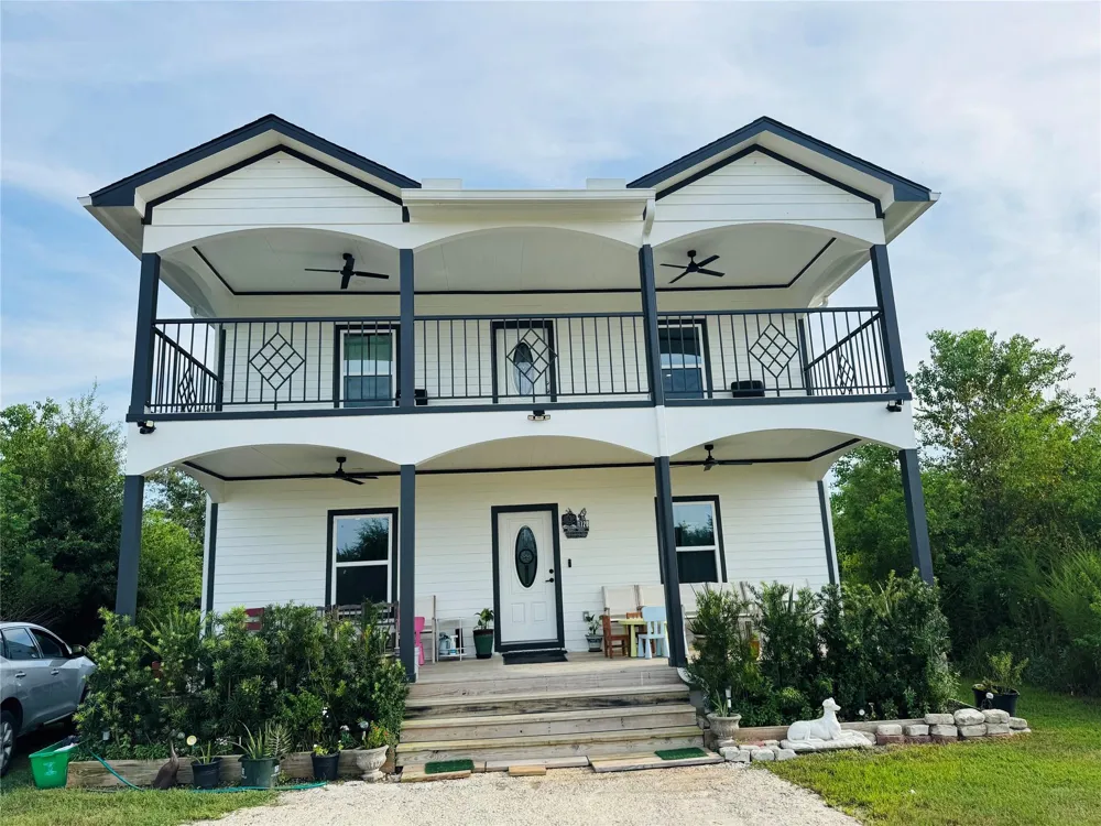 1728 County Road 5830 Cleveland, TX 77327