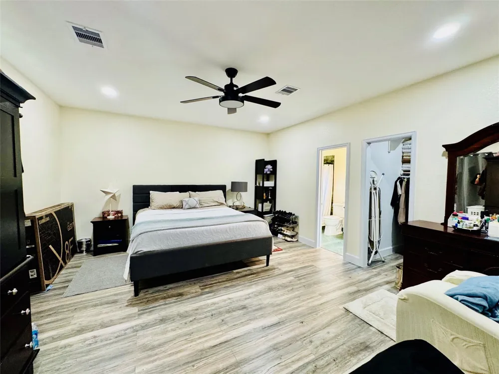 1728 County Road 5830 Cleveland, TX 77327