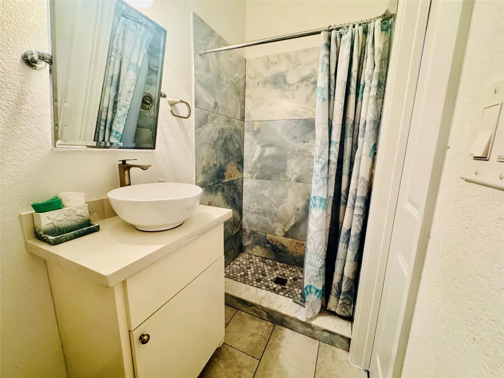 1728 County Road 5830 Cleveland, TX 77327