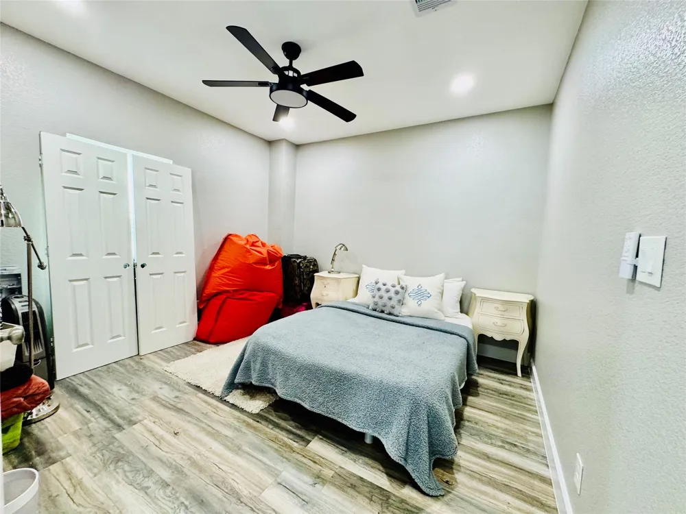1728 County Road 5830 Cleveland, TX 77327