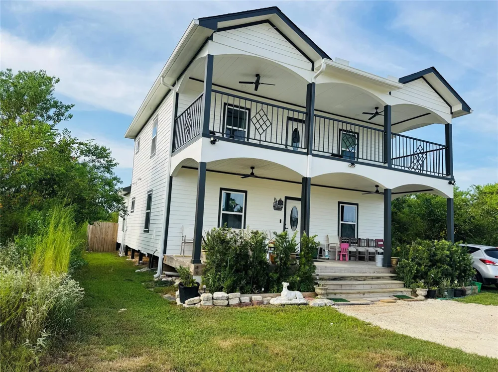 1728 County Road 5830 Cleveland, TX 77327