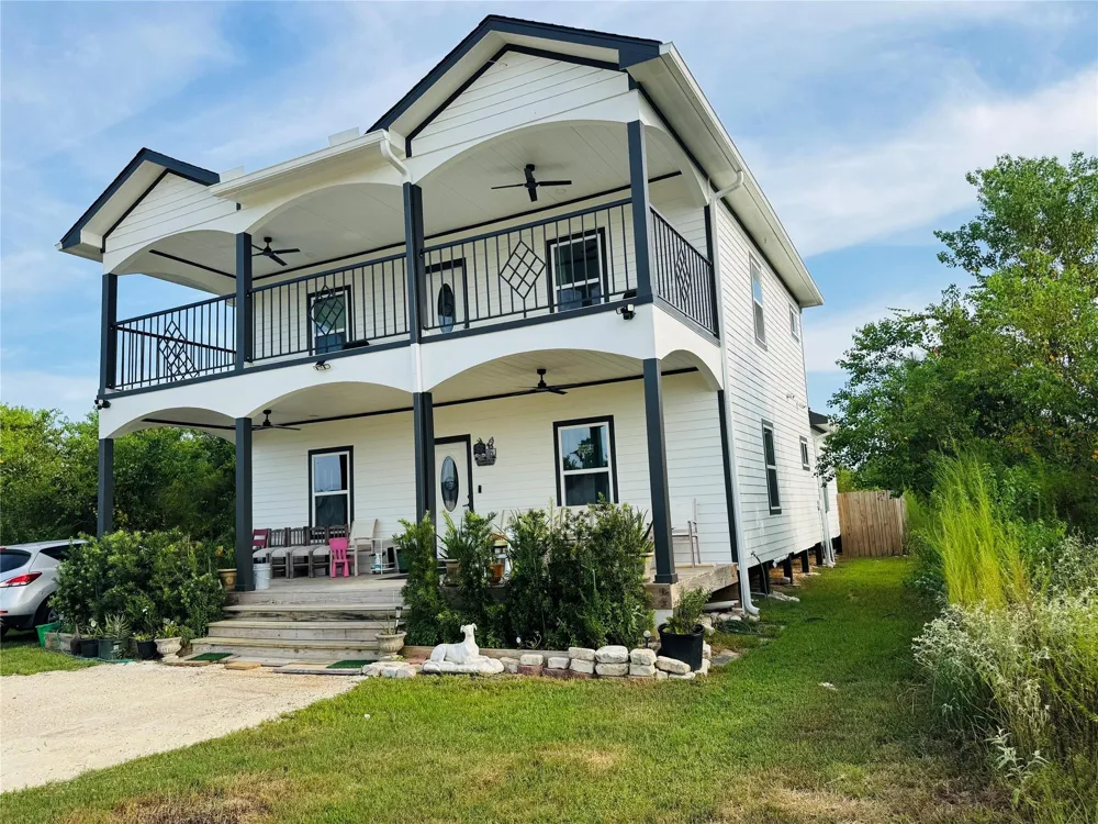 1728 County Road 5830 Cleveland, TX 77327