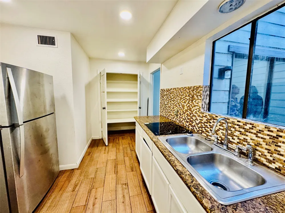 2003 Place Rebecca Lane #10 Houston, TX 77090