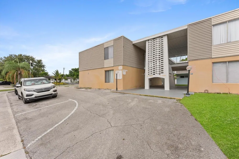 1500 CRESCENT CIRCLE #A14 Lake Park, FL 33403