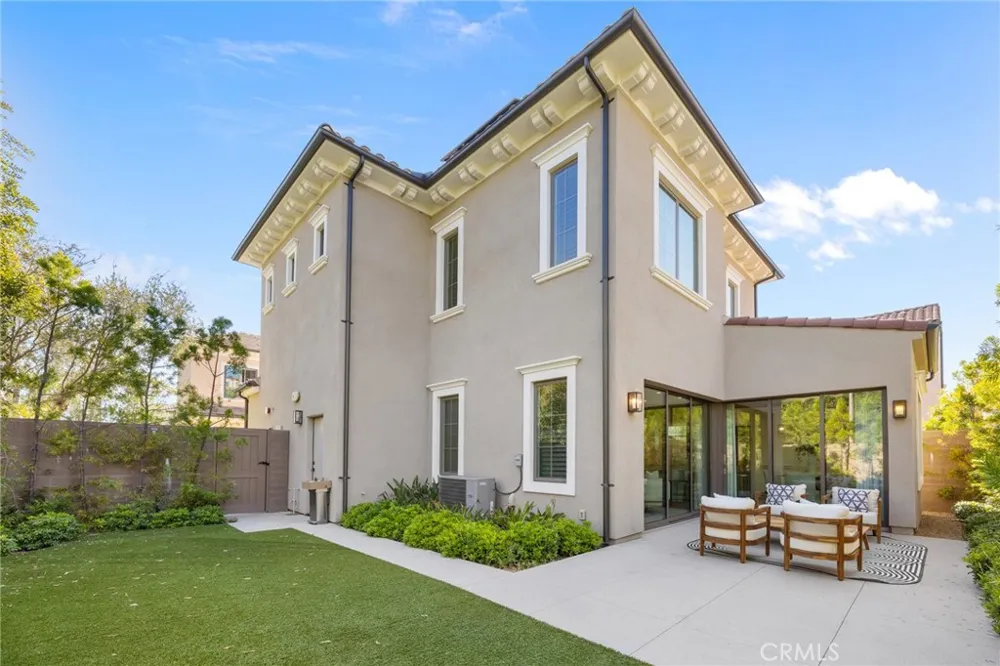 149 Winnett Irvine, CA 92602
