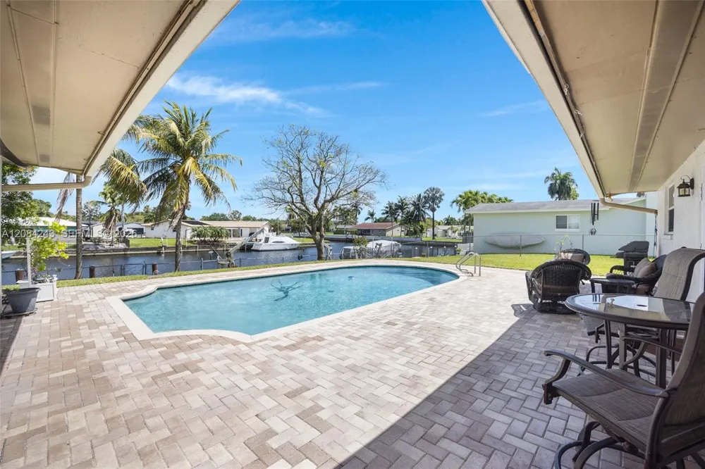 6121 SW 16th St Plantation, FL 33317