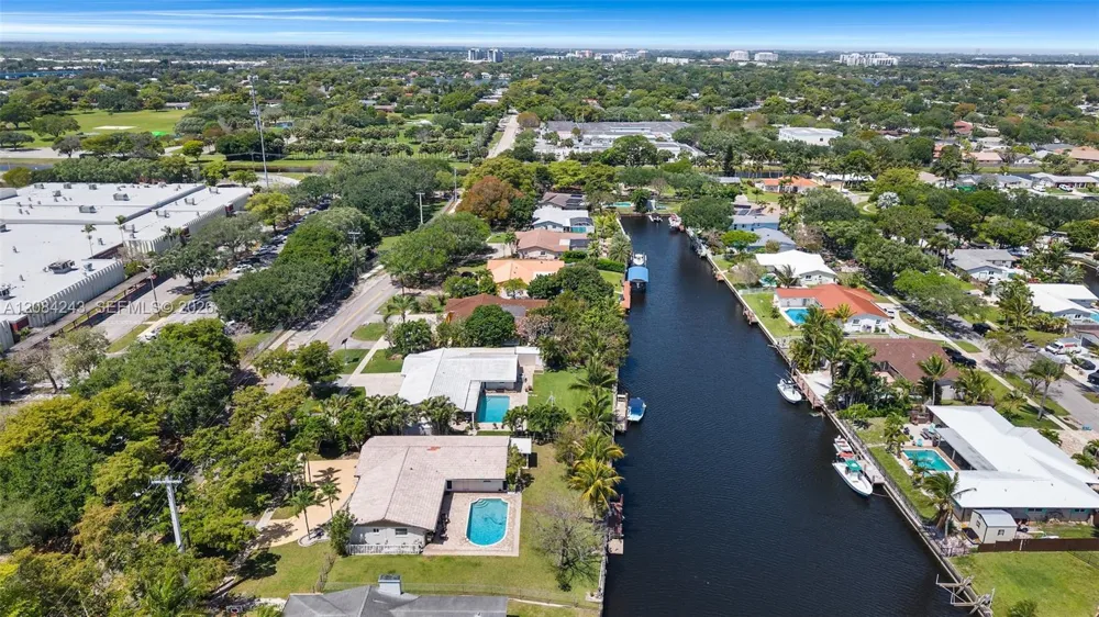 6121 SW 16th St Plantation, FL 33317