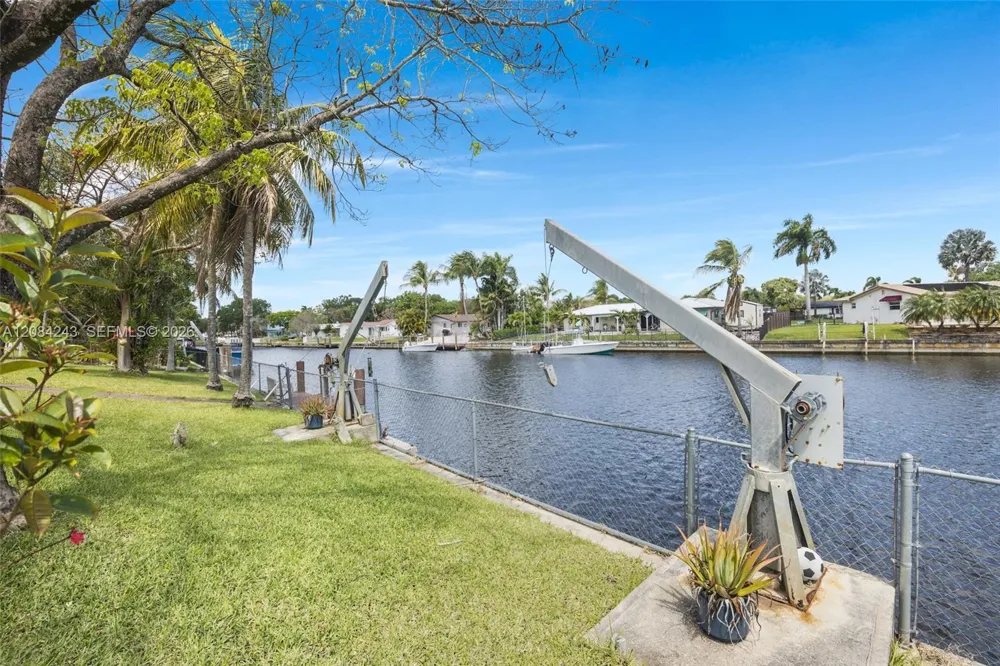 6121 SW 16th St Plantation, FL 33317