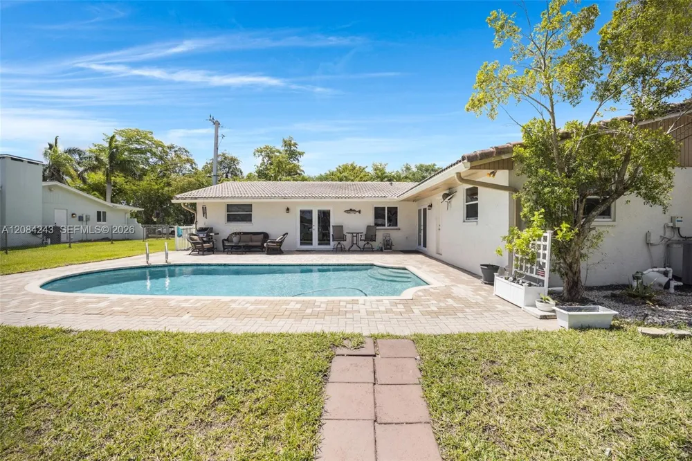6121 SW 16th St Plantation, FL 33317