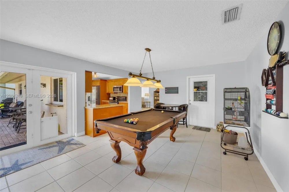 6121 SW 16th St Plantation, FL 33317
