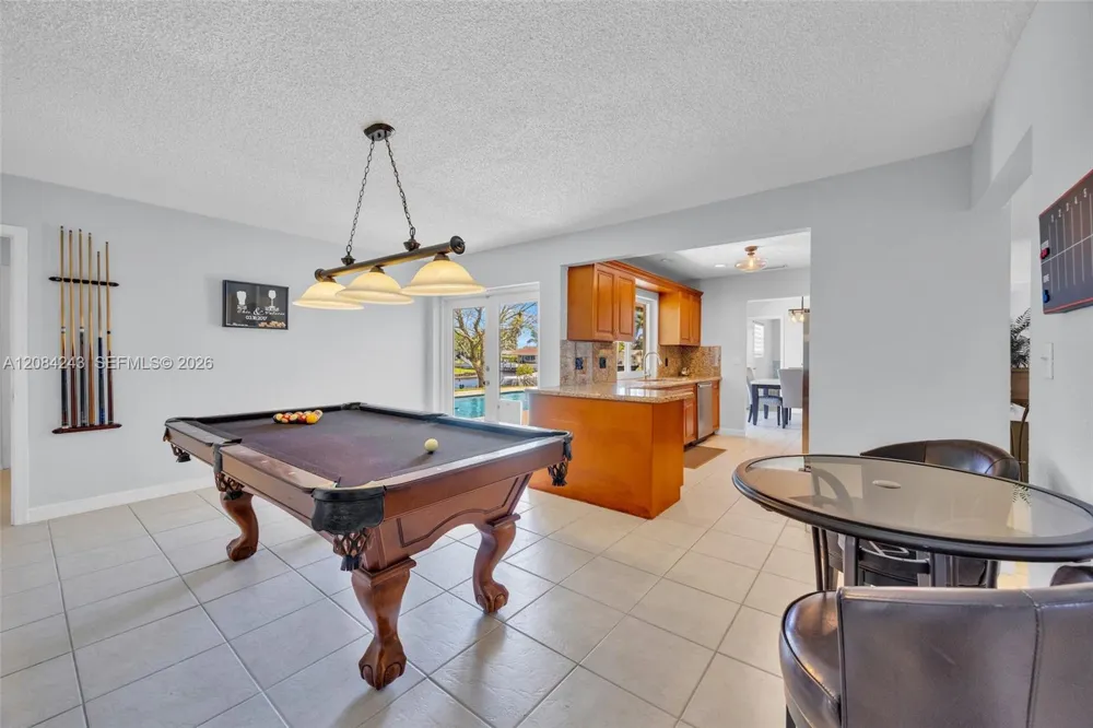 6121 SW 16th St Plantation, FL 33317