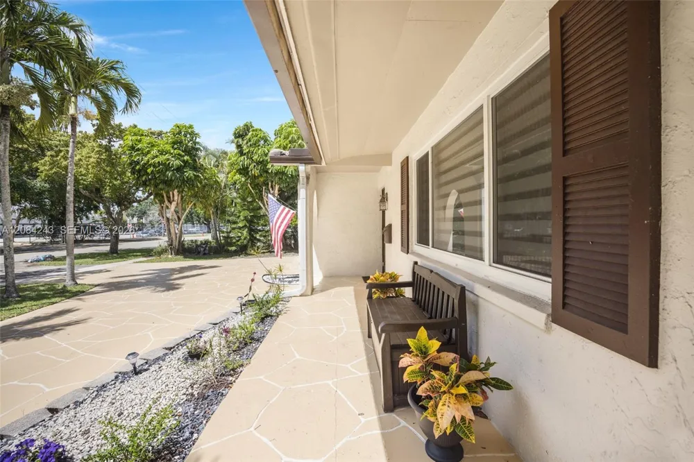 6121 SW 16th St Plantation, FL 33317