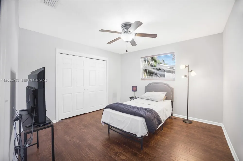 6121 SW 16th St Plantation, FL 33317