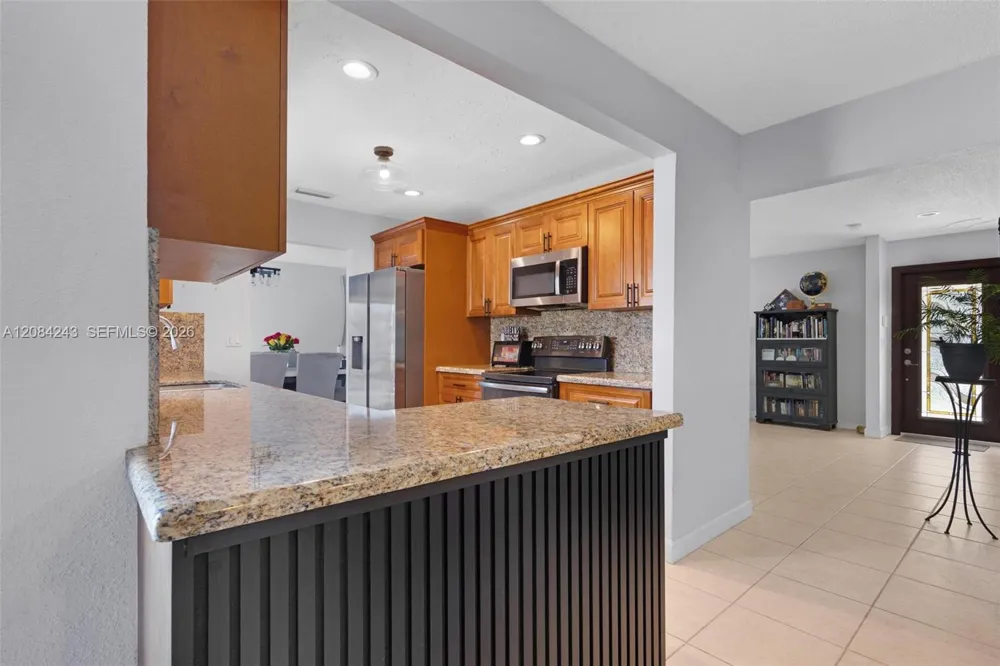 6121 SW 16th St Plantation, FL 33317