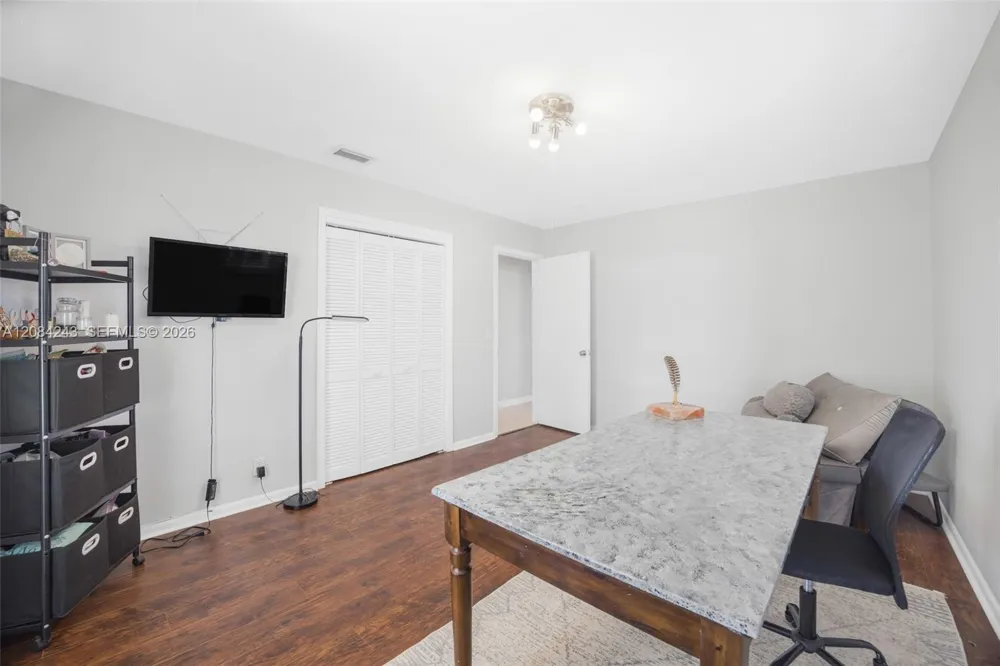 6121 SW 16th St Plantation, FL 33317