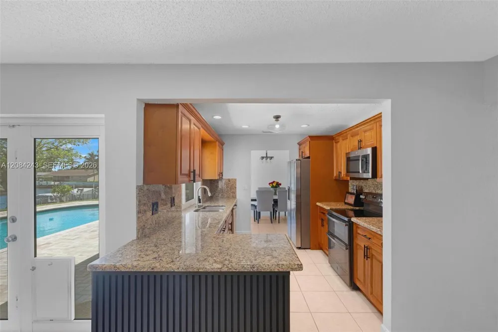 6121 SW 16th St Plantation, FL 33317
