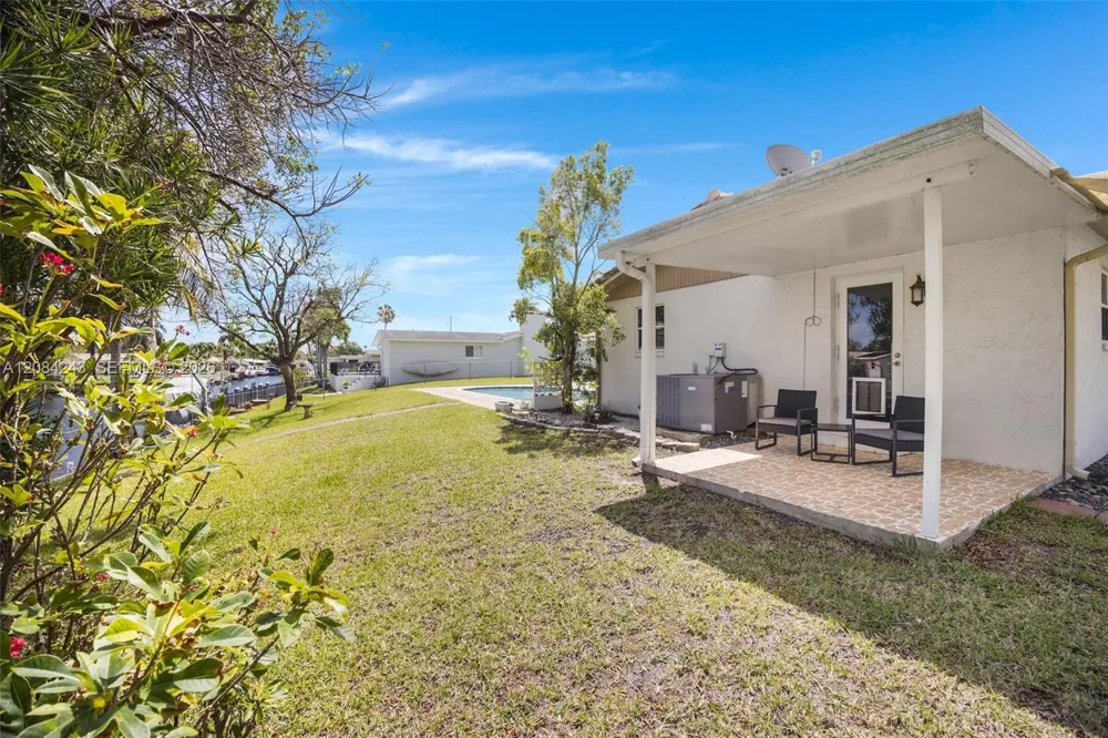 6121 SW 16th St Plantation, FL 33317