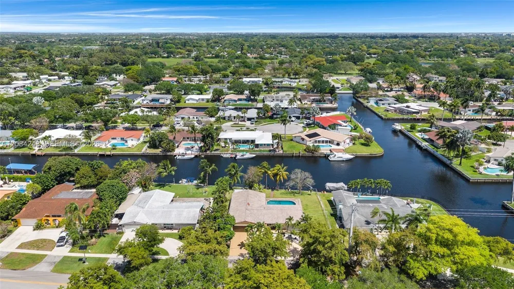 6121 SW 16th St Plantation, FL 33317