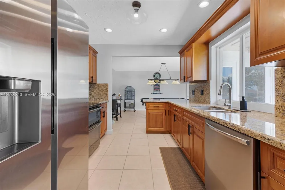 6121 SW 16th St Plantation, FL 33317