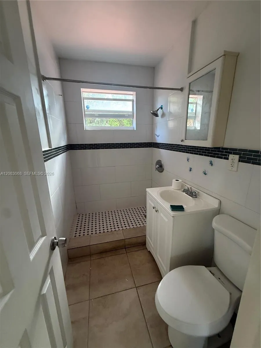 14 NW 169th St #2 North Miami Beach, FL 33169