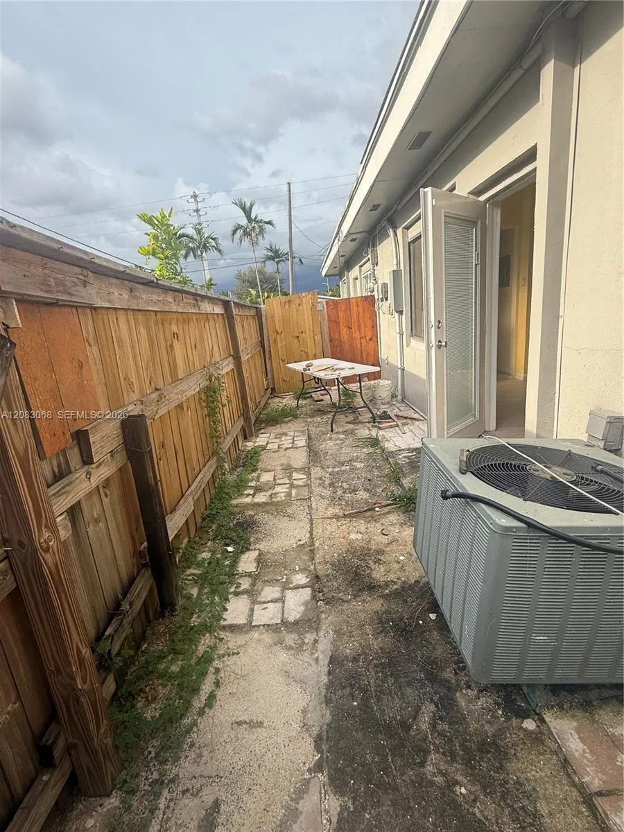 14 NW 169th St #2 North Miami Beach, FL 33169