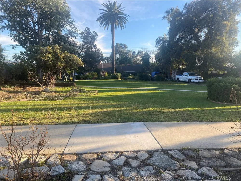 823 W 5th Ontario, CA 91762