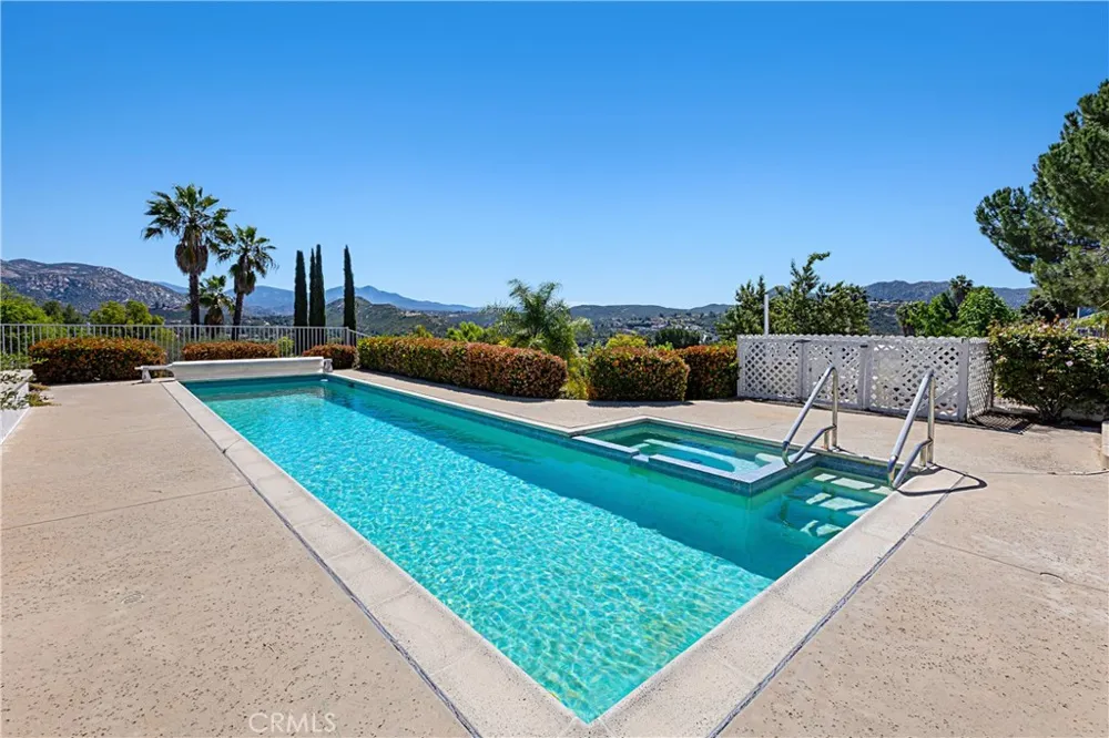 16262 Oak Springs Ramona, CA 92065