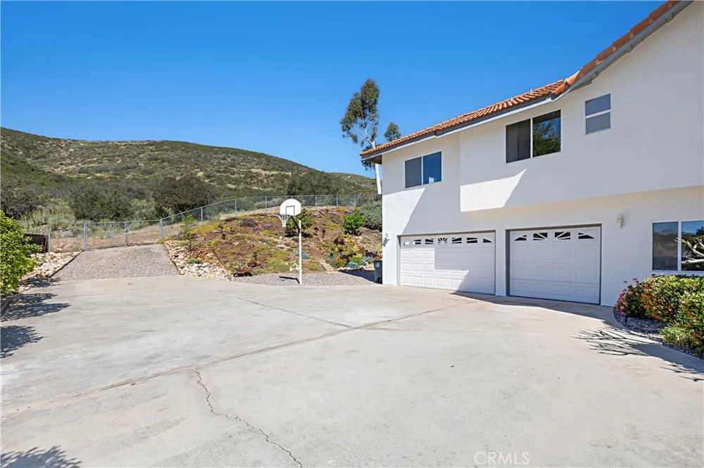 16262 Oak Springs Ramona, CA 92065