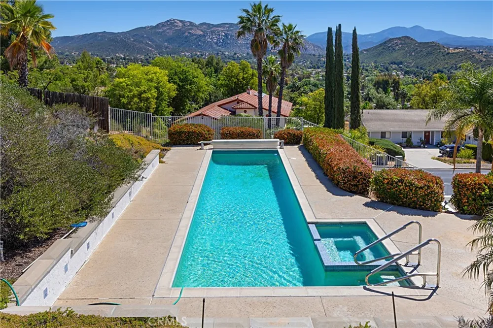16262 Oak Springs Ramona, CA 92065