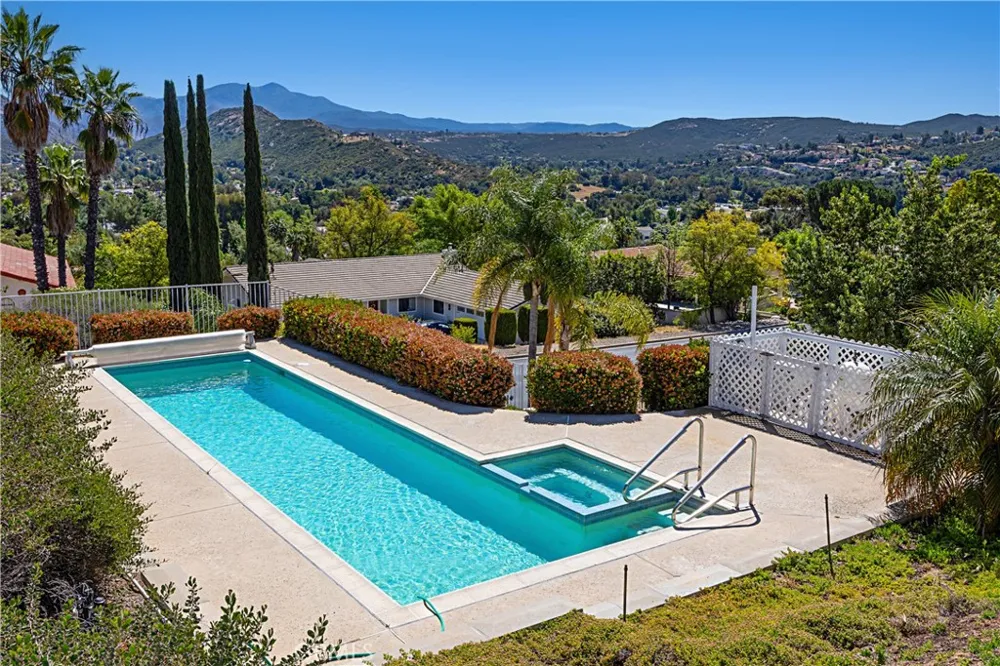 16262 Oak Springs Ramona, CA 92065