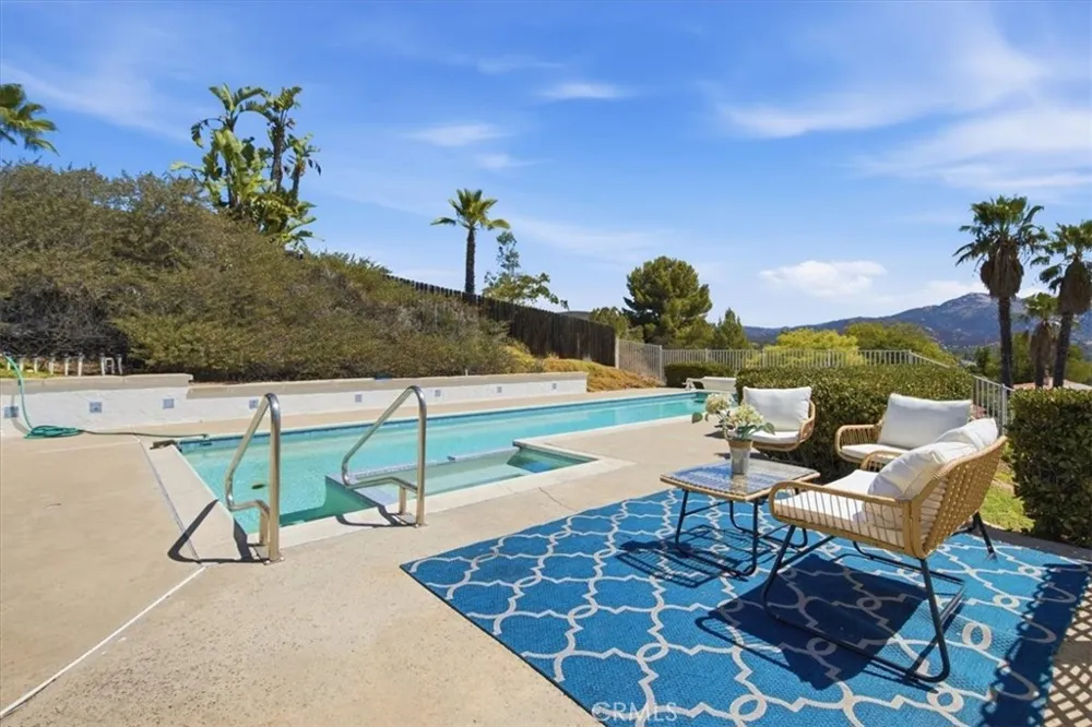 16262 Oak Springs Ramona, CA 92065