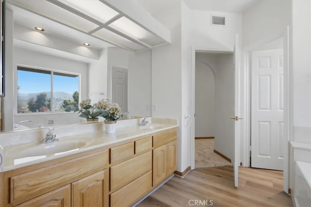 16262 Oak Springs Ramona, CA 92065