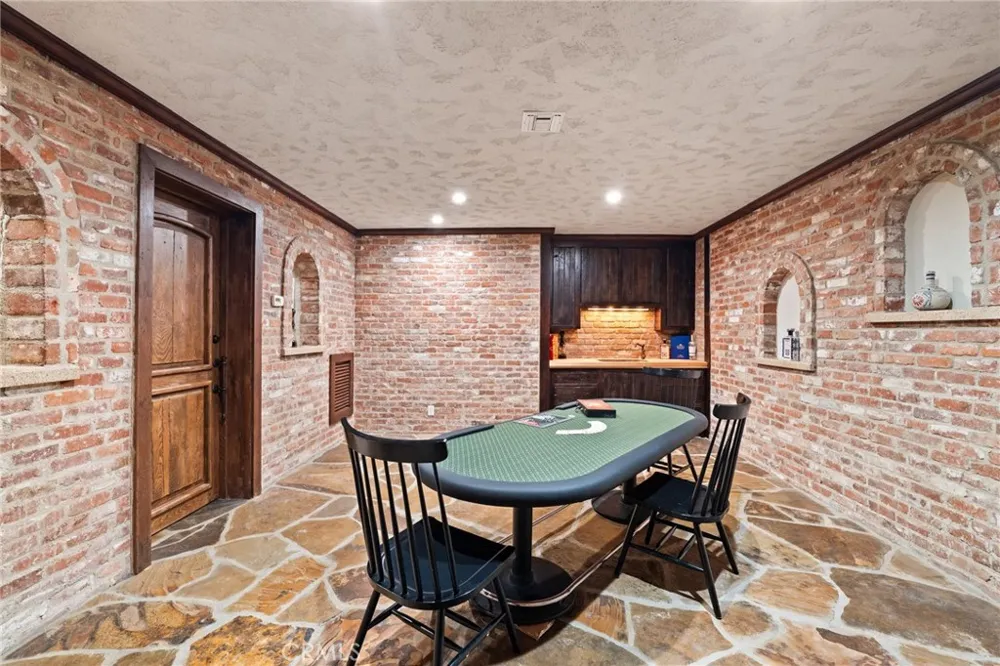 1688 Dwight Redlands, CA 92373
