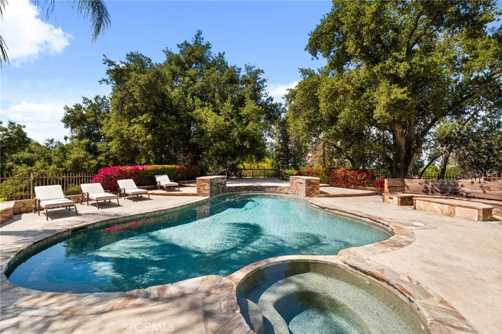 1688 Dwight Redlands, CA 92373