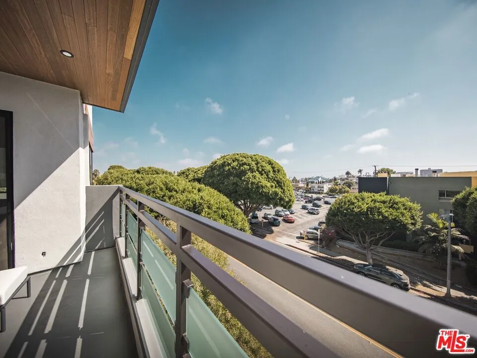 1115 14th Street Santa Monica, CA 90403