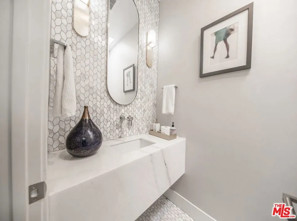 1115 14th Street Santa Monica, CA 90403