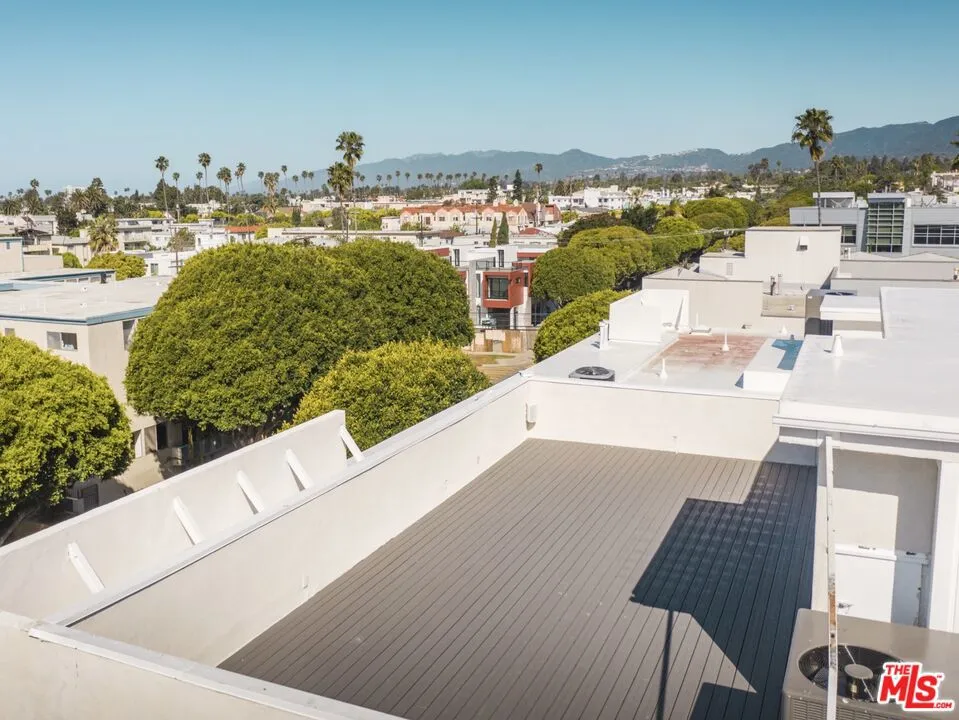 1115 14th Street Santa Monica, CA 90403