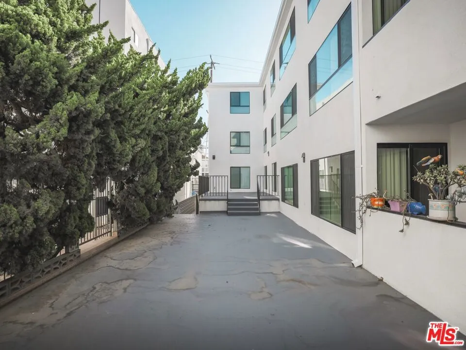1115 14th Street Santa Monica, CA 90403