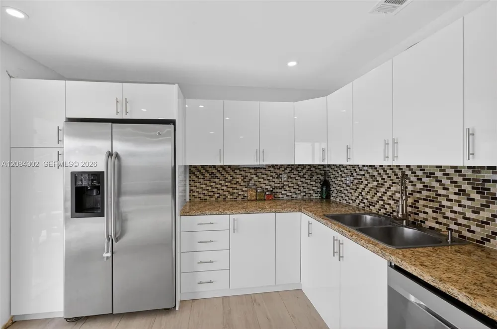 13758 SW 160th Ter Miami, FL 33177