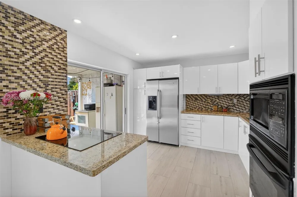 13758 SW 160th Ter Miami, FL 33177