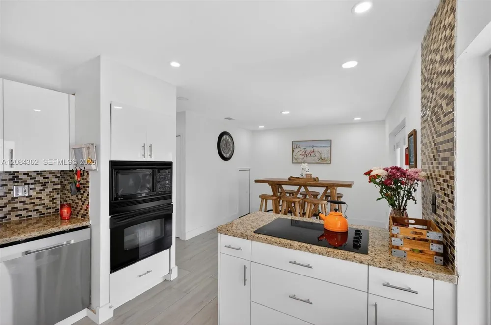 13758 SW 160th Ter Miami, FL 33177