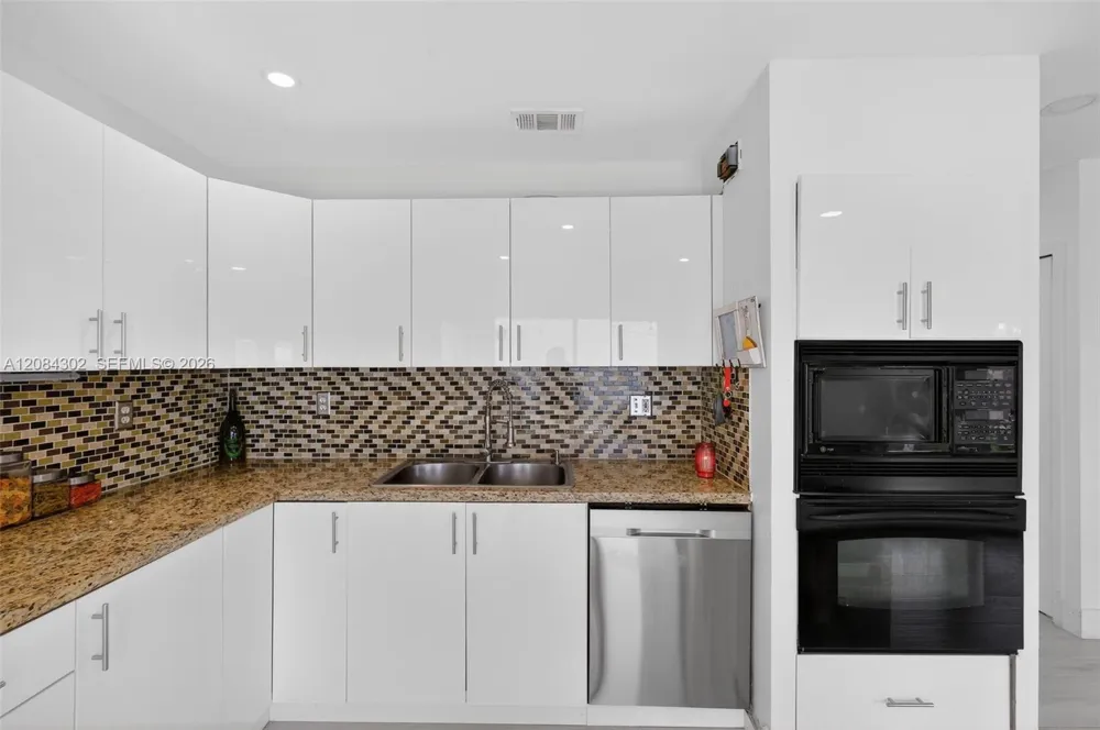 13758 SW 160th Ter Miami, FL 33177