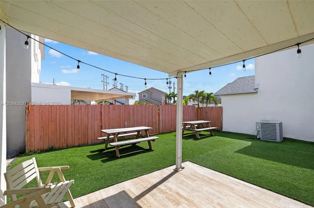 13758 SW 160th Ter Miami, FL 33177