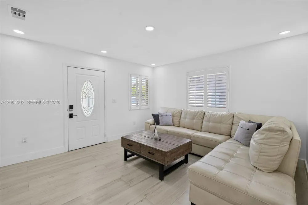 13758 SW 160th Ter Miami, FL 33177