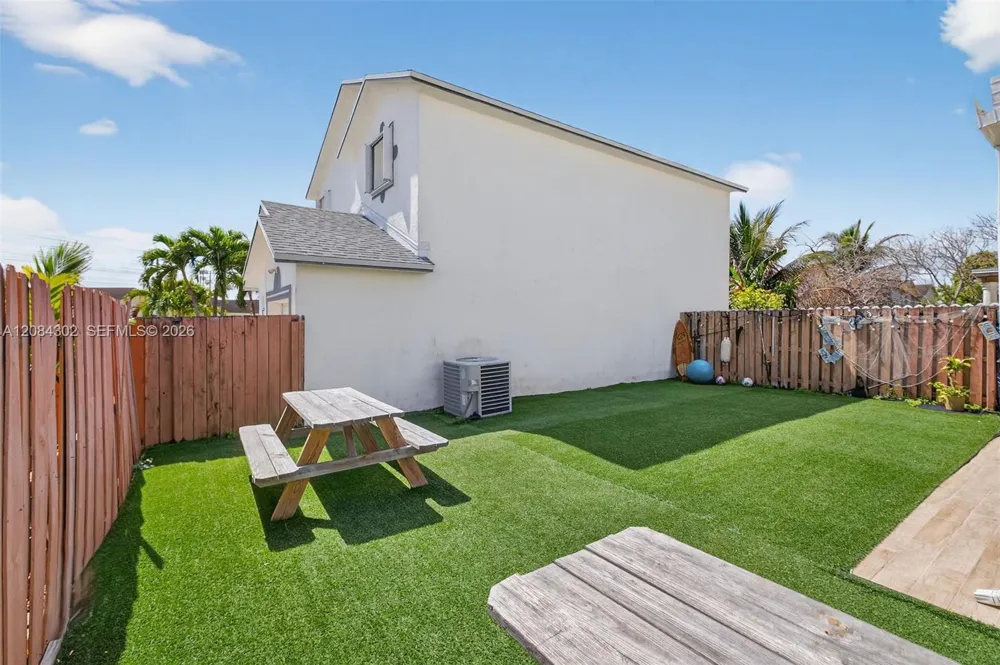 13758 SW 160th Ter Miami, FL 33177