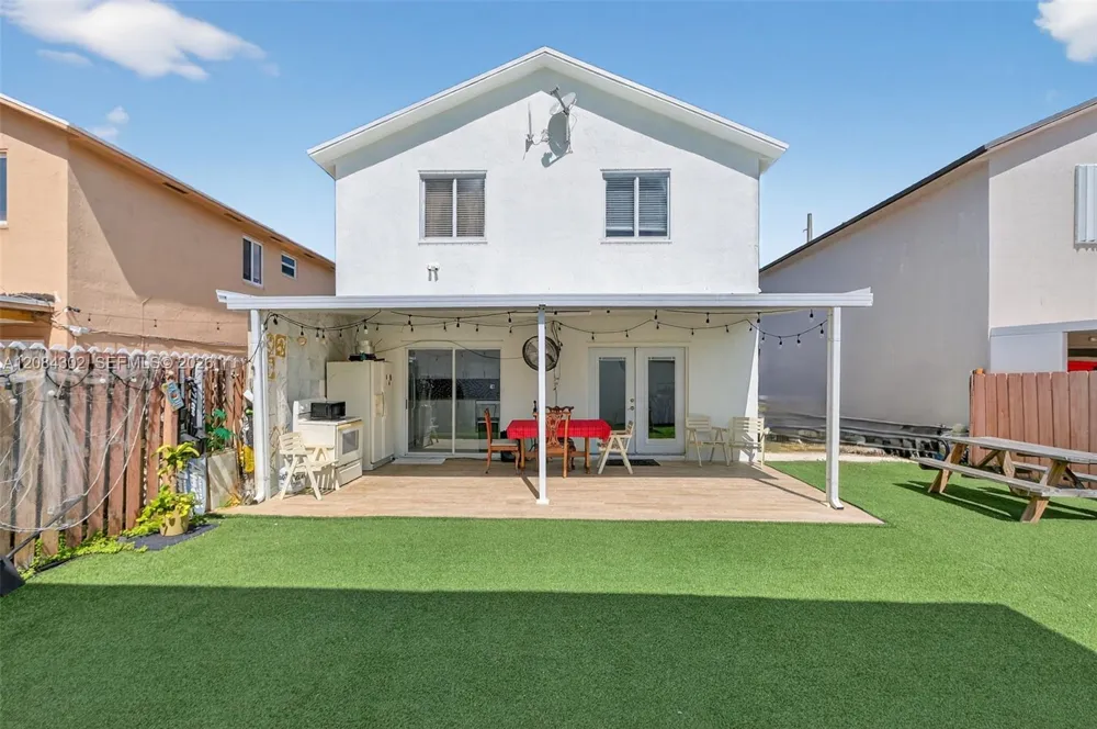 13758 SW 160th Ter Miami, FL 33177