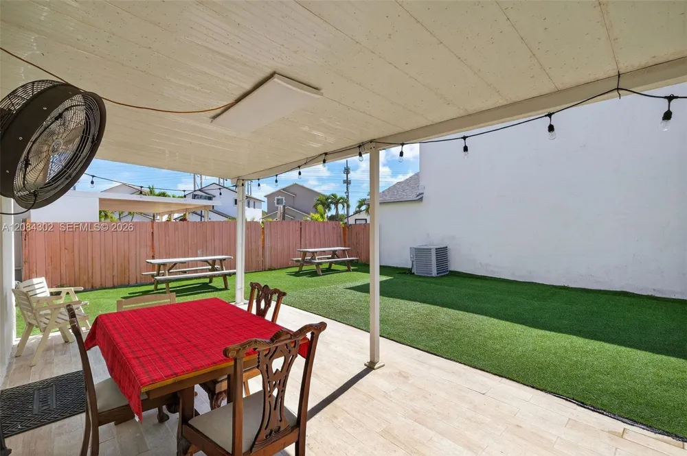 13758 SW 160th Ter Miami, FL 33177